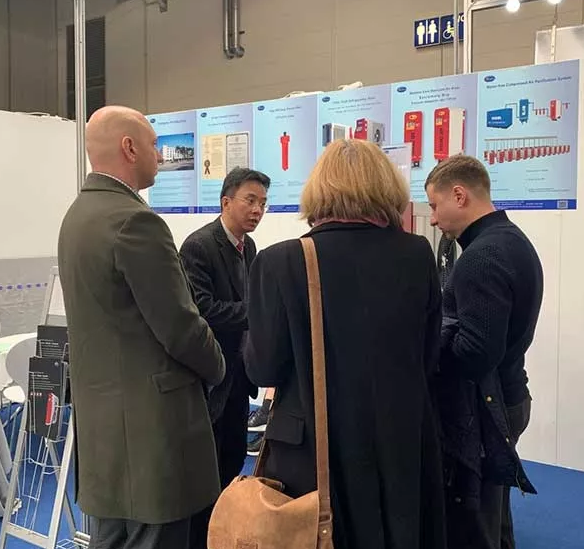 壓縮空氣組合式干燥機(jī)，壓縮空氣干燥機(jī)，冷凍式干燥機(jī)，吸干機(jī)，精密過濾器，吸附式干燥機(jī)